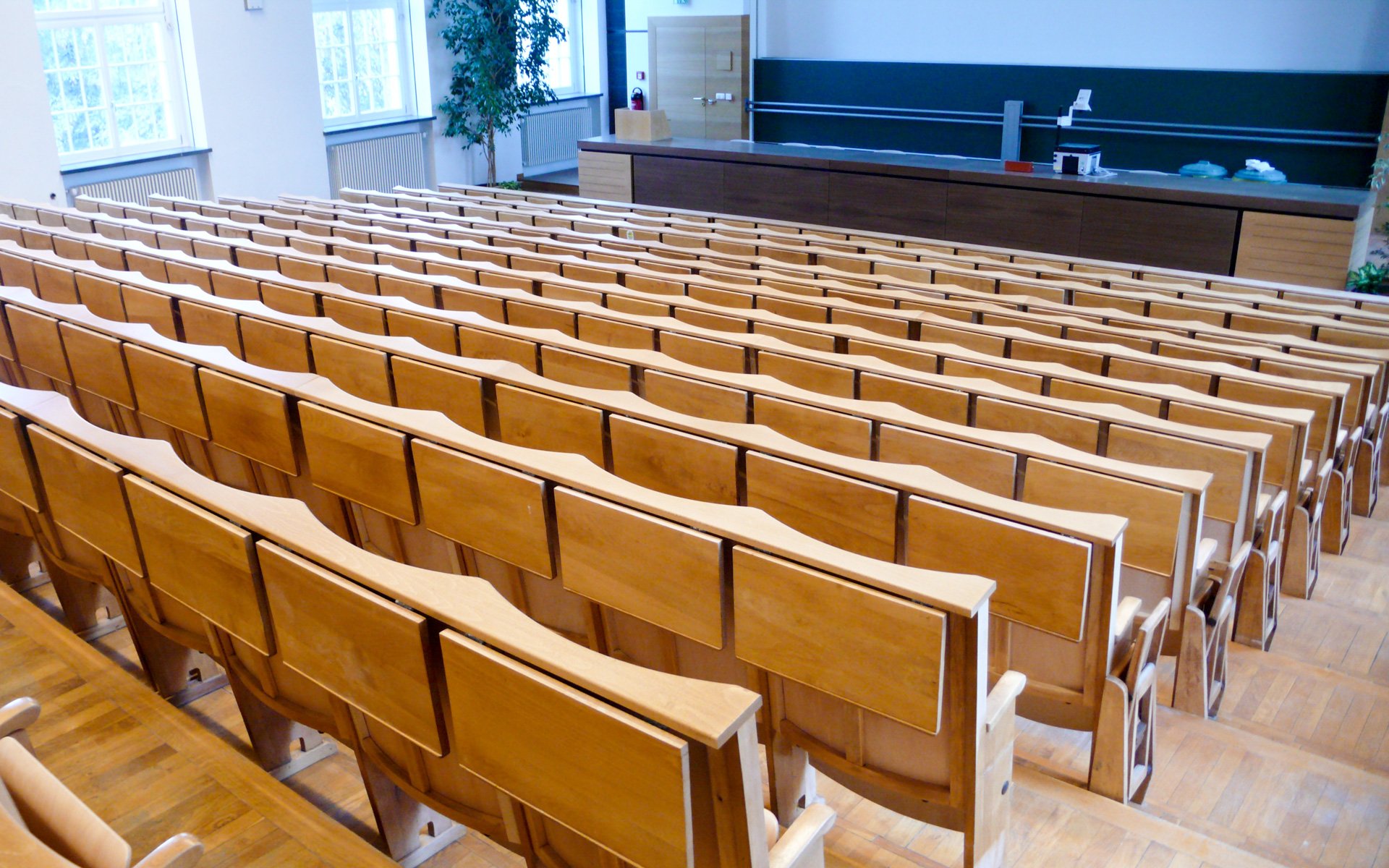Hörsaalgestühle